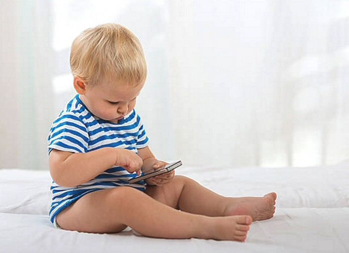 Votre Bebe Ne Devrait Pas Jouer Avec Votre Telephone Portable Demain Conseils Votre Bebe Ne Devrait Pas Jouer Avec Votre Telephone Portable Demain Conseils